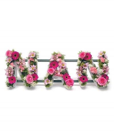 Nan 3 - Loose lettering, meaning that the letters are filled with greenery and mixed dainty flowers. Pretty pink and white seasonal flowers. Any wording can be created in this style, and colours can be altered to suit your preferences- please call us to discuss.
£45.00 per letter.