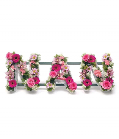 Nan 3 - Loose lettering, meaning that the letters are filled with greenery and mixed dainty flowers. Pretty pink and white seasonal flowers. Any wording can be created in this style, and colours can be altered to suit your preferences- please call us to discuss.
£45.00 per letter.