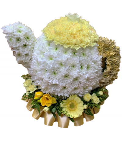 Teapot Tribute - A pretty yellow and white 3D teapot tribute, massed in chrysanthemums